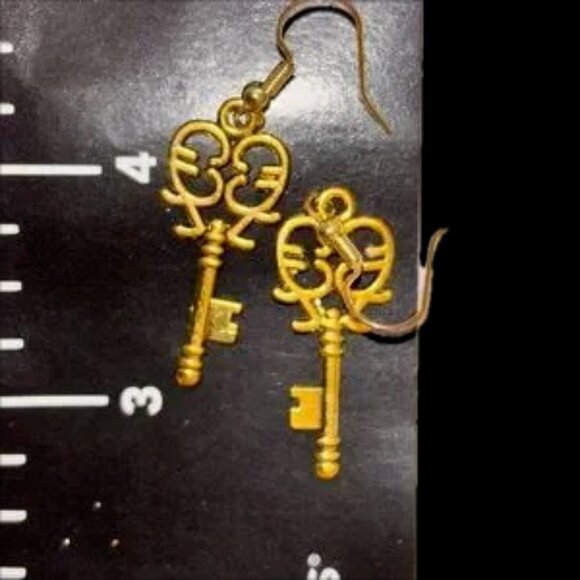 Nordstrom Key Design Gold Earrings Skeleton Key Earrings Jewelry Nwt Rare - Picture 3 of 3